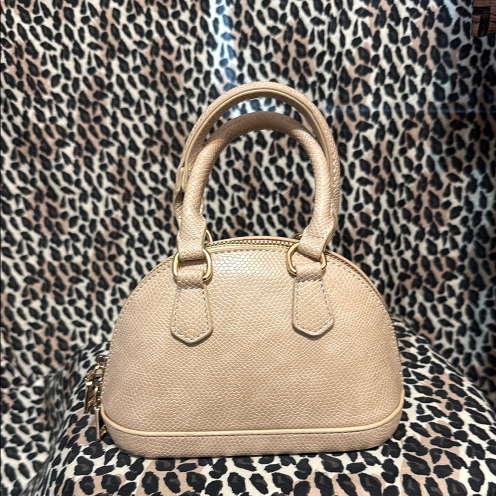 Elegant Tan Handbag
